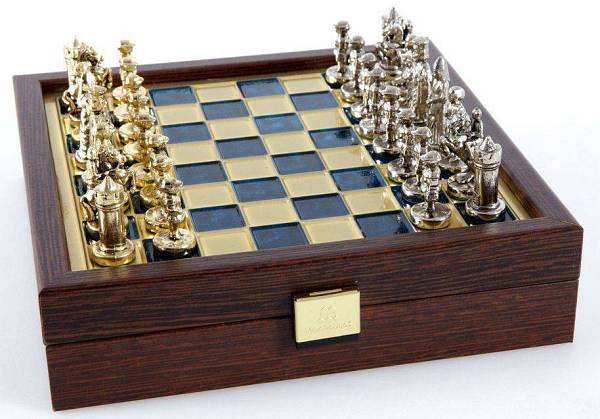 ΣΚΑΚΙ ΜΕΤΑΛΛΙΚΟ ΧΕΙΡΟΠΟΙΗΤΟ MANOPOULOS Ελληνορωμαϊκή Εποχή ΜΠΛΕ ΧΡΥΣΟ με Πιόνια 27x27cm